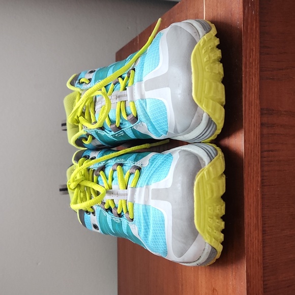 Topo Athletic Tennis Shoe - Picture 2 of 8